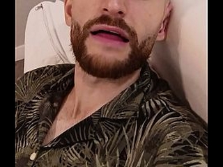 Pelaconbarba y un reel vertical