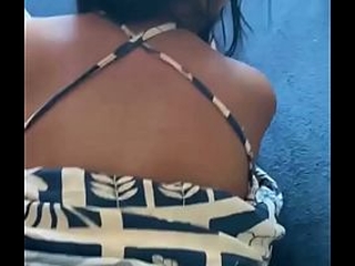 Corno amador exibindo a esposa 18 anos novinha gostosa